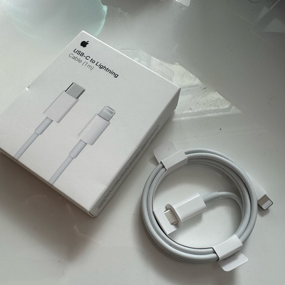 2 USB-C to Lightning cables apple never used - Picture 1 of 1